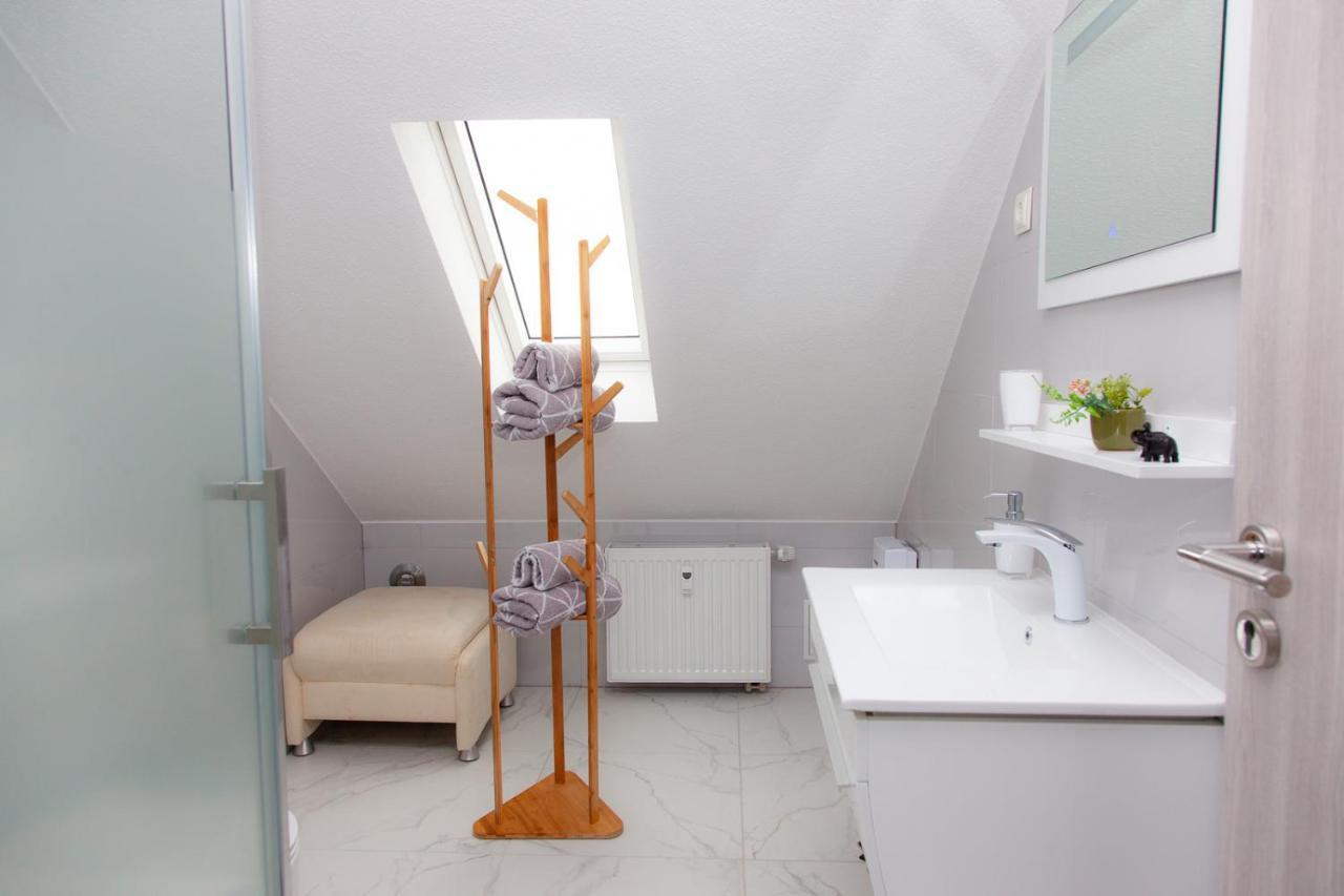 T&k Near Messe Fair Trade Duesseldorf Und Airport 3b Apartment Duisburg