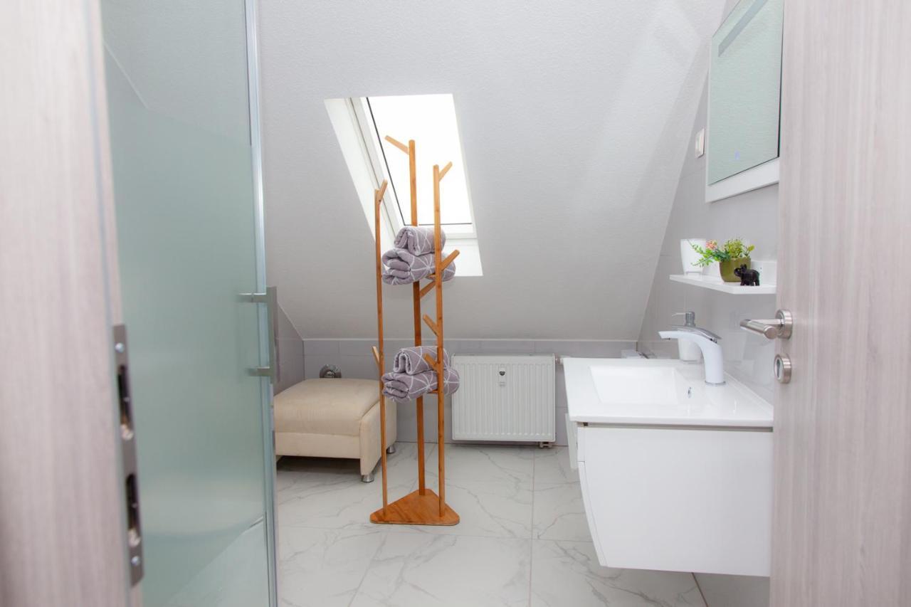 T&k Near Messe Fair Trade Duesseldorf Und Airport 3b Apartment